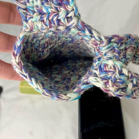 Handmade/Crocheted Cell Phone Wristlet - Picture 9 of 10